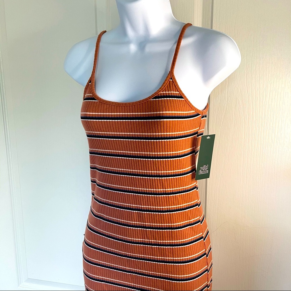 Fitted sleeveless women’s dress